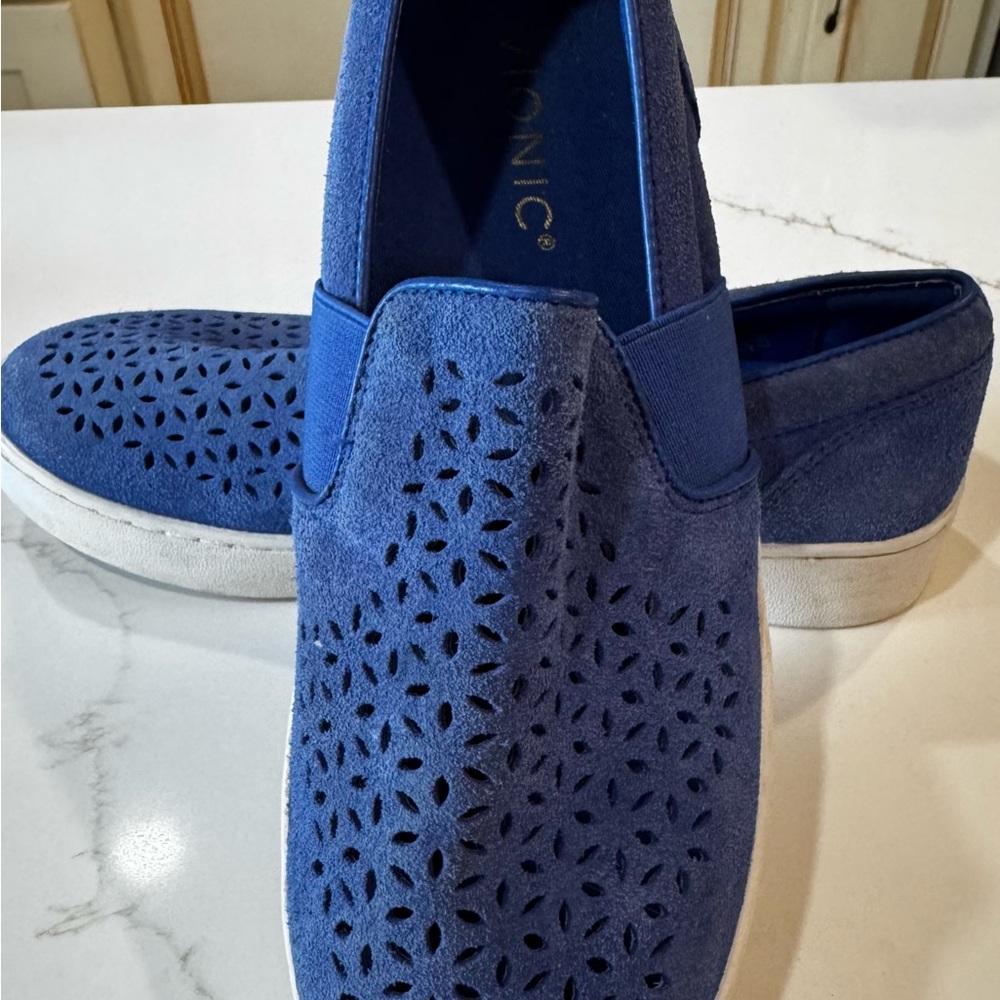 Vionic Women’s Blue Suede Kani Slip-On Shoes Size 6